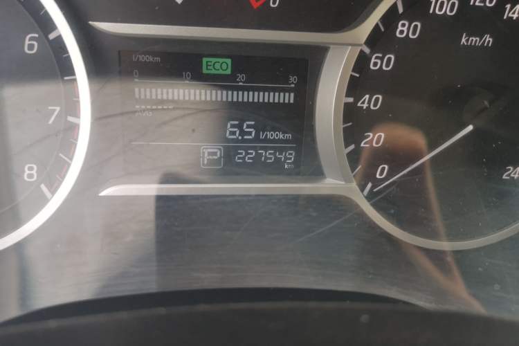 Used Nissan Lannia 2016 1.6L CVT Cool Edition Odometer Close Up