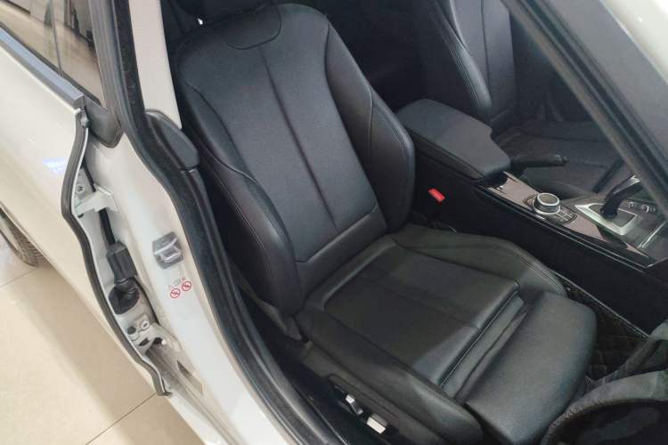 Used BMW 3 Series GT 2019 320i Sport Edition Right Front Seat