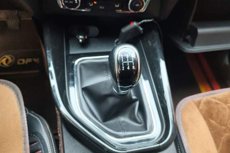 Used Dongfeng Fengon S560 2018 1.8L Manual Urban Model 7 Seats
