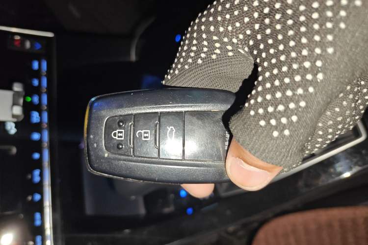 Used Toyota Avalon 2019 2.0L Luxury Edition China VI Standard Vehicle Key