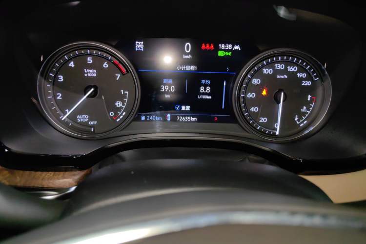 Used Cadillac XT5 2021 2.0T Four-Wheel-Drive Platinum Edition Odometer Close Up