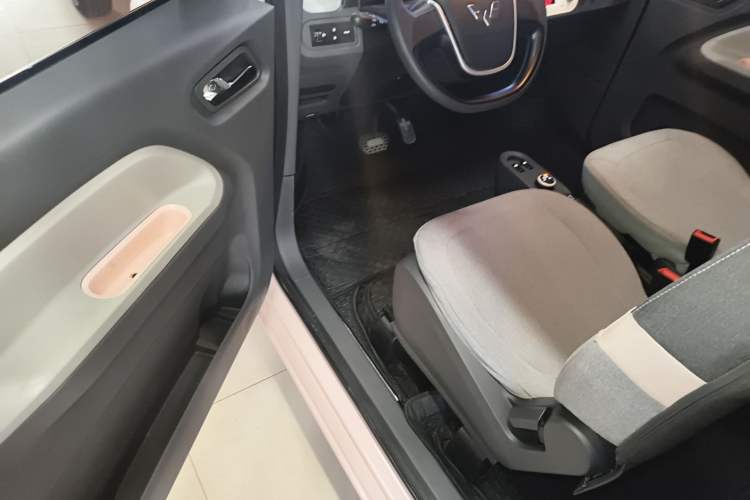 Used Wuling Hongguang MINIEV 2022 Macaron Fashion Model Lithium Iron Phosphate