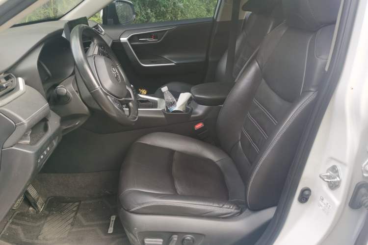 Used Toyota RAV4 2023 2.0L CVT Two-Wheel Drive 20th Anniversary Platinum Edition Left Front Seat