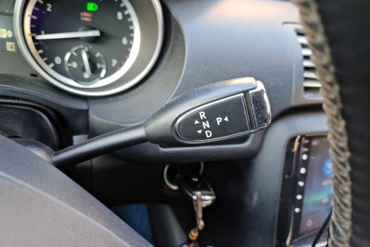 Used Mercedes-Benz R-Class 2014 R 320 4MATIC Luxury Model