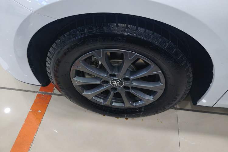Used BYD Qin L 2024 DM-i 80KM Leading Model Left Front Wheel Hub