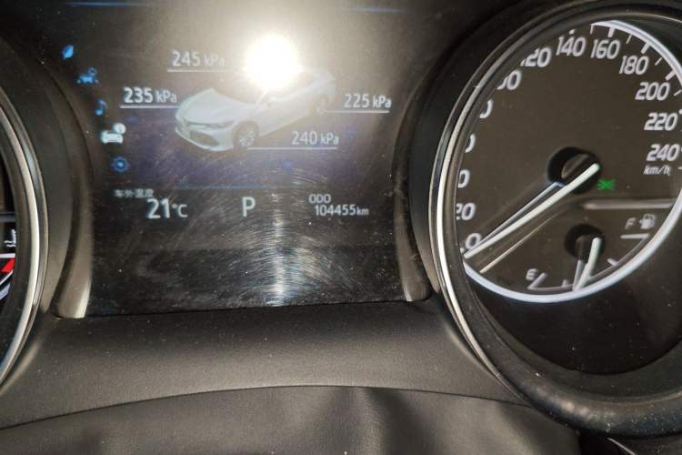 Used Toyota Camry 2018 Dual-Engine 2.5 HG Luxury Edition Odometer Close Up