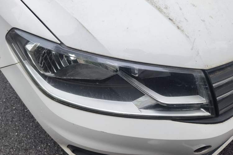 Used Volkswagen Santana 2016 1.6L Manual Fashion Edition Right Front Headlight