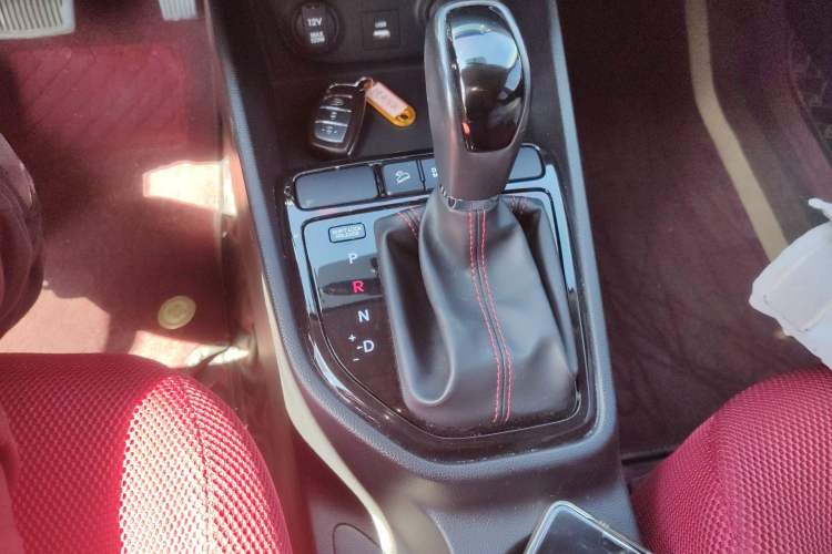 Used Hyundai ix25 2017 1.4T Automatic Smart Version Gear Lever