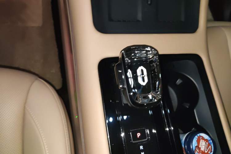 Used Hima AITO M7 2024 1.5T Rear-Drive Plus Version 5 Seats Gear Lever