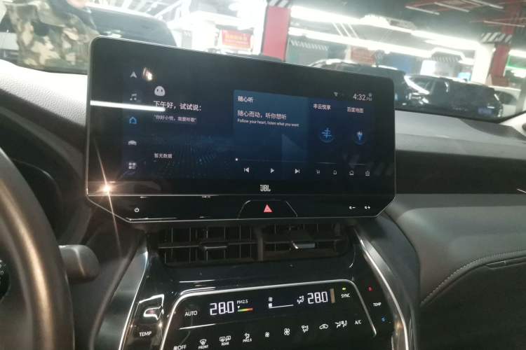 Used Toyota Venza 2023 2.0L CVT Two-Wheel Drive Prestige Version Audio And AC Panel