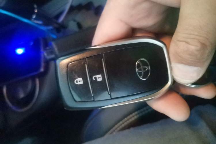 Used Toyota RAV4 2016 2.0L CVT Two-Wheel Drive Fashion Edition China V Standard