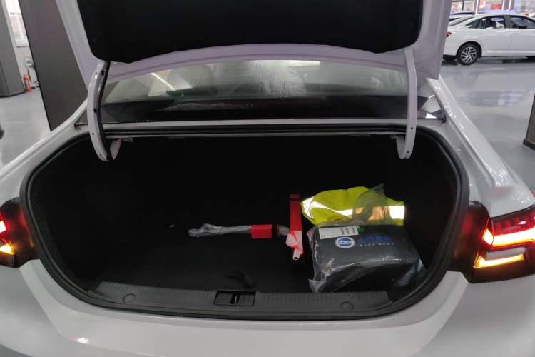 Used Roewe i6 MAX New Energy 2023 EV 420 Skyroof Special Edition
