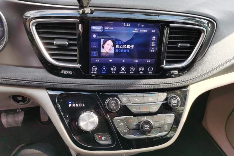 Used Chrysler Grand Voyager 2017 3.6L Premium Edition