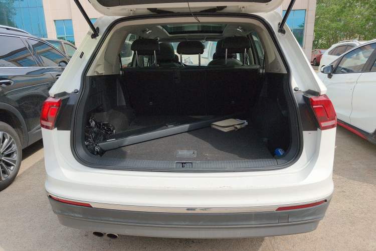 Used Volkswagen Tiguan L 2019 Updated Version 330TSI Automatic Two-Wheel Drive Panoramic Comfort Edition China VI Standard
