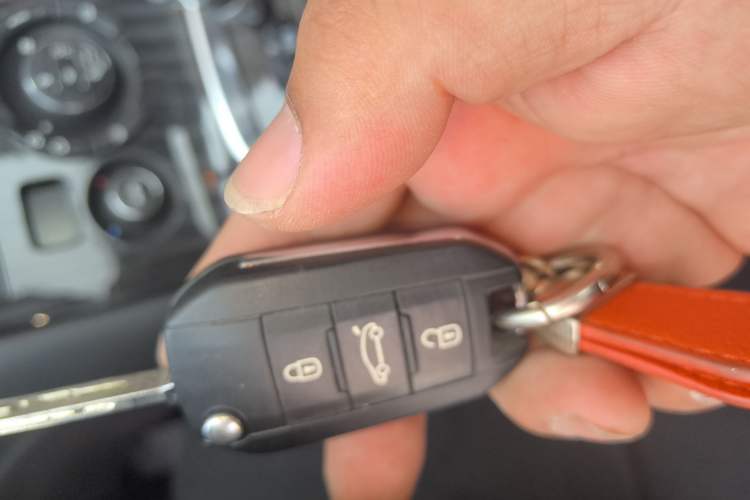 Used Peugeot 3008 2013 1.6THP Automatic Prestige Edition