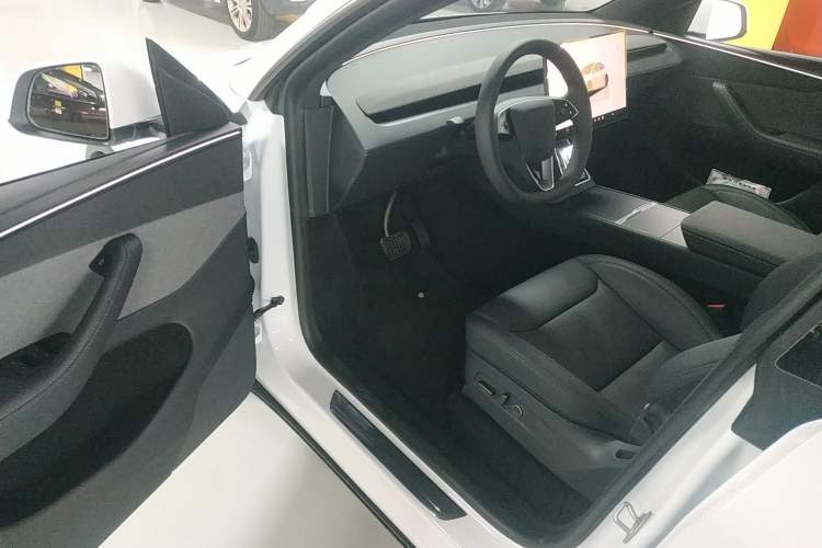 Used Tesla Model Y 2026 Rear-Drive Model