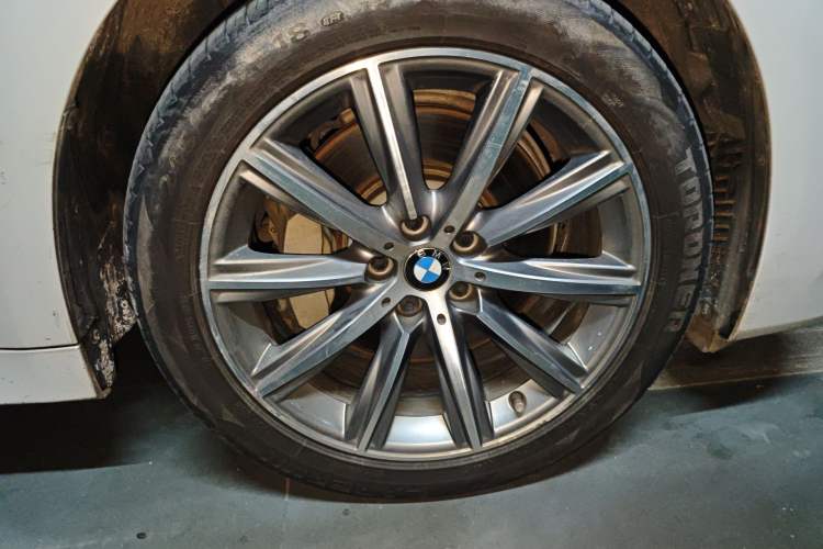 Used BMW 5 Series 2018 528Li Launch Special Edition Right Front Wheel Hub