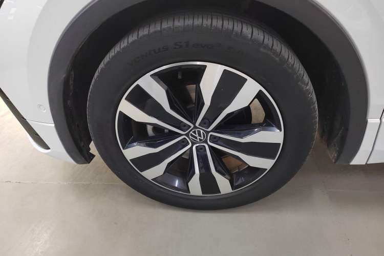 Used Volkswagen Tiguan L 2023 Restyled 330TSI Automatic Two-Wheel Drive R-Line Enhanced Comfort Version