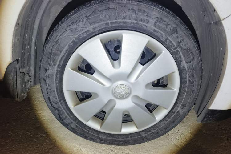 Used Venucia R50 2013 1.6L Manual Fashion Edition