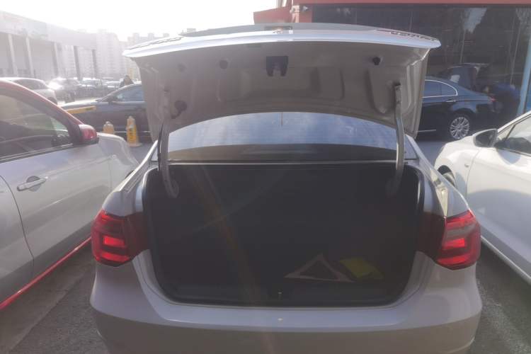 Used Volkswagen Jetta 2015 Value Edition 1.6L Automatic Comfort Version
