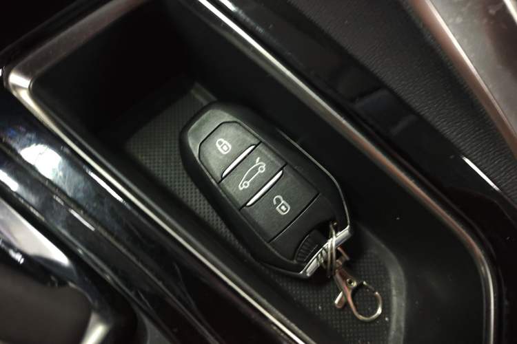 Used Peugeot 5008 2017 350THP 7-Seater Elite Edition Interior 1