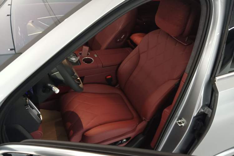 Used Hima AITO M8 2025 Extended-Range Ultra Version 53.4 kWh 6-Seater Edition