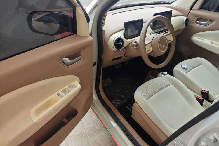 Used Wuling Hongguang MINIEV 2025 Four-Door Version Premium Edition Driver Seat