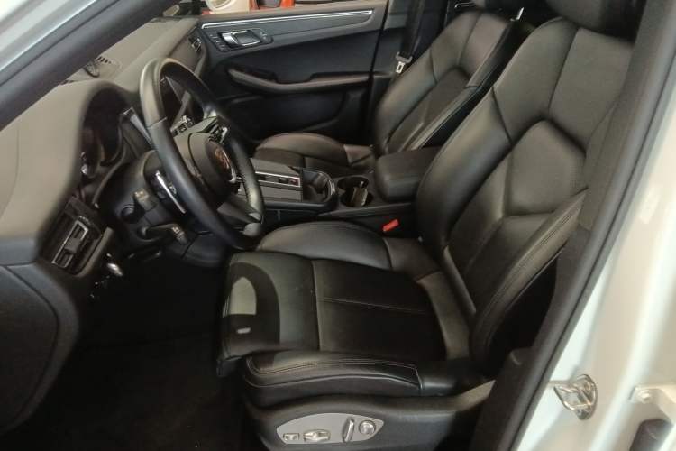Used Porsche Macan 2024 Macan 2.0T Left Front Seat