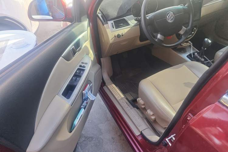 Used Buick Excelle 2013 1.5L Manual Classic Model
