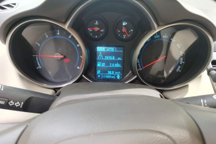 Used Chevrolet Cruze 2015 1.5L Classic SE AT Odometer Close Up