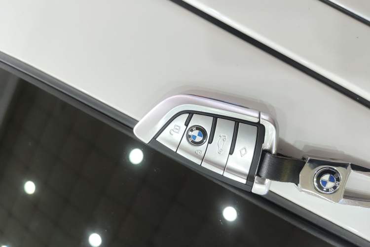 Used BMW 5 Series 2019 Restyled 530Li Luxury Edition M Sport Package Vehicle Key