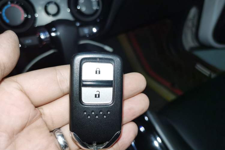 Used Honda Vezel 2019 1.5L CVT Luxury Model China V Vehicle Key