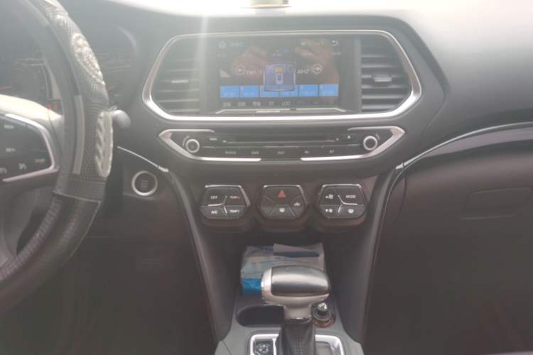 Used GAC Trumpchi GS4 2016 235T G-DCT Elite Edition Audio And AC Panel