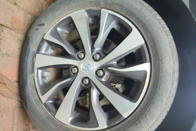 Used Buick Excelle GX 2018 18T Automatic Elite Model Right Front Wheel Hub