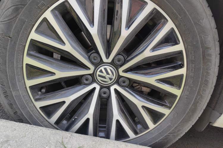 Used Volkswagen Sagitar 2021 200TSI DSG Comfort Connect Edition Right Front Wheel Hub