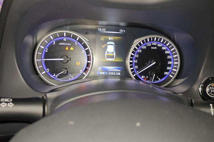 Used Infiniti Q50L 2015 2.0T Enjoyment Edition Odometer Close Up