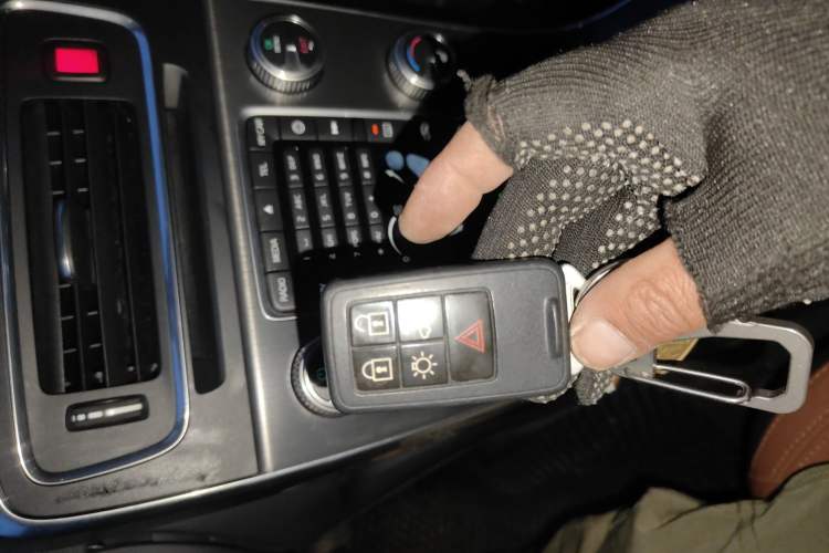 Used Volvo V60 2015 T5 Zhiyi Edition
