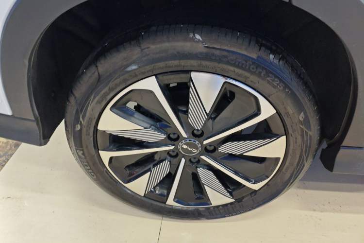 Used BYD Song PLUS New Energy 2025 EV Intelligent Driving Version 520km Premium Model Exterior 5