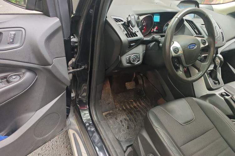 Used Ford Kuga 2013 1.6L GTDi Two-Wheel-Drive Trend Model Driver Seat