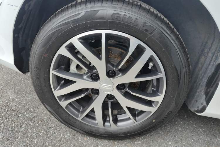 Used Geely Auto Emgrand 2025 4th Generation 1.5L CVT Longteng Edition Right Rear Wheel Hub