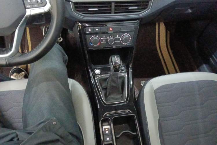 Used Volkswagen Tharu 2025 New Sharp 300TSI Ambitious Edition Gear Lever