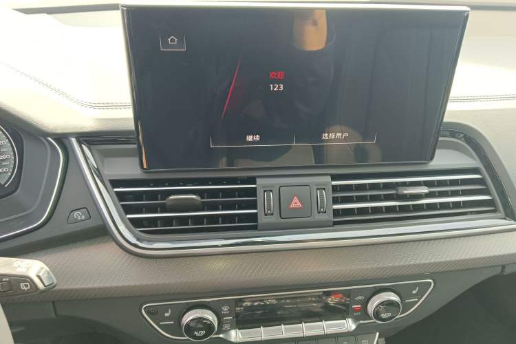 Used Audi Q5L 2022 Updated Version 40T Luxury Elegant Edition Audio And AC Panel