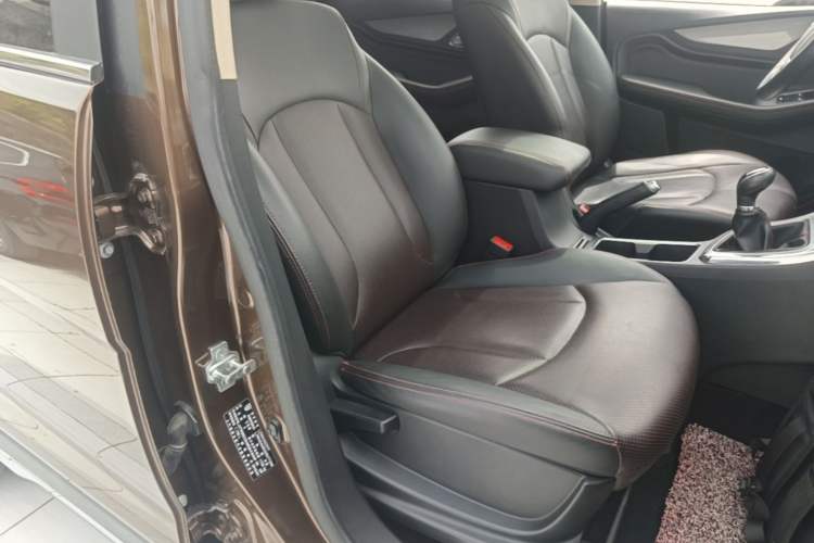 Used Baojun 560 2015 1.8L manual luxury version
