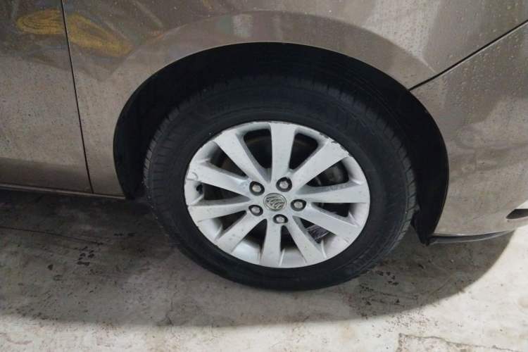 Used Buick GL8 2014 2.4L CT Luxury Business Comfort Edition Right Front Wheel Hub