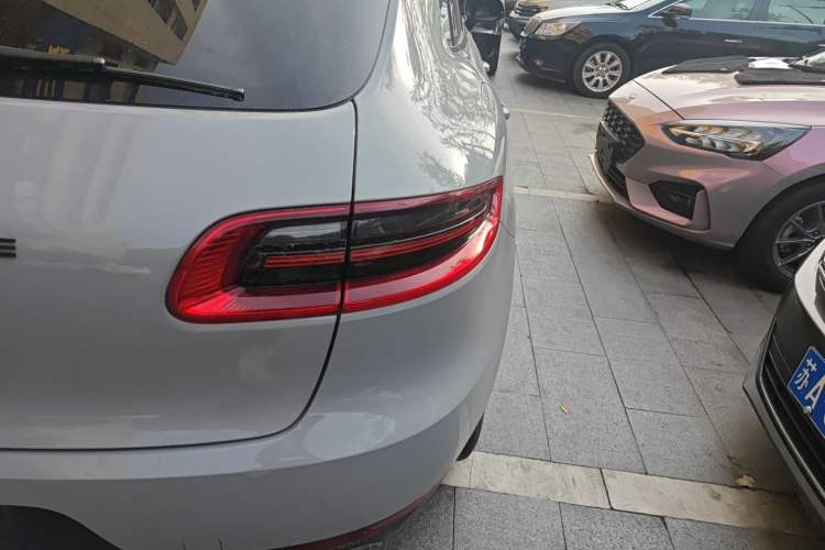 Used Porsche Macan 2017 Macan 2.0T Right Rear Taillight