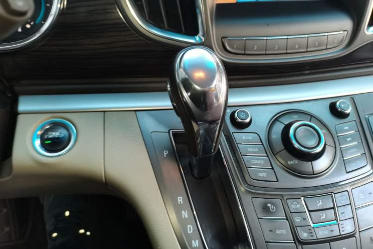 Used Buick GL8 2011 3.0L GT Luxury Business Haoya Edition