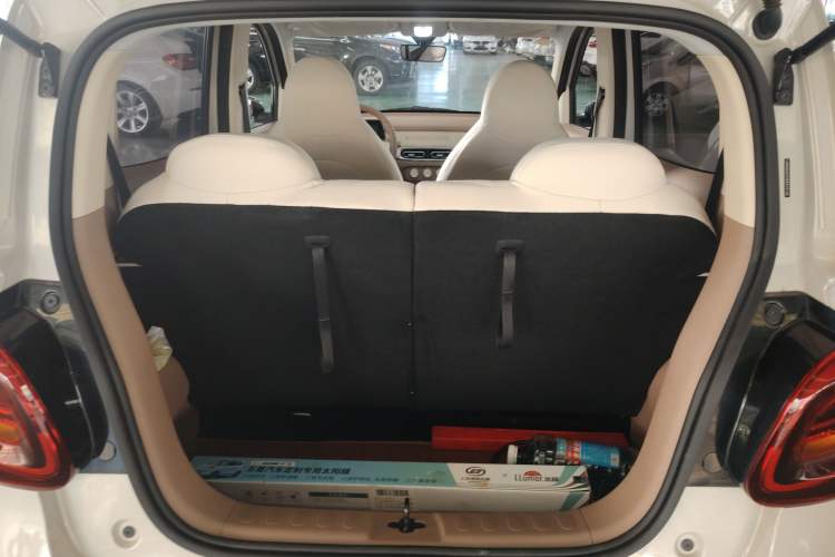 Used Wuling Hongguang MINIEV 2025 Four-Door Version Advanced Edition Trunk