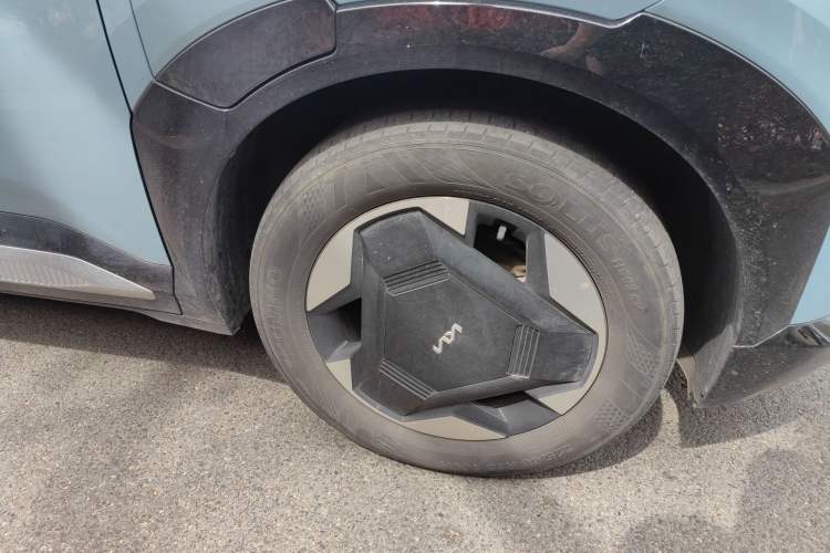 Used Kia EV5 2024 720 Wave Right Front Wheel Hub