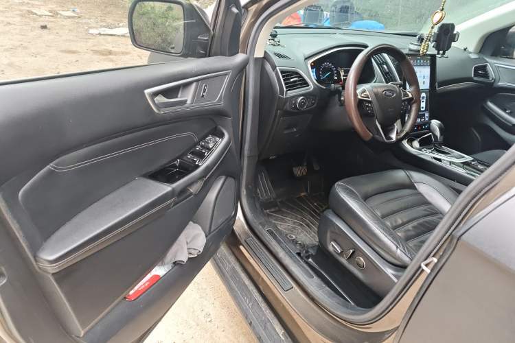 Used Ford Edge 2016 EcoBoost 245 Four-Wheel Drive Titanium Edition 7-Seater
