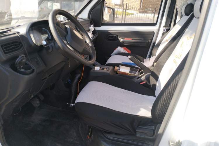 Used JAC Group Blue Cat 2025 Chongqing Innovision 50.38kWh Passenger Version 6 Seats
